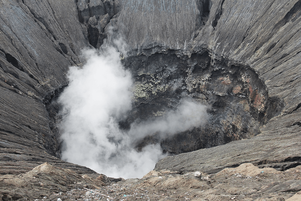 火山噴火が起こるメカニズムと日本の火山の特徴